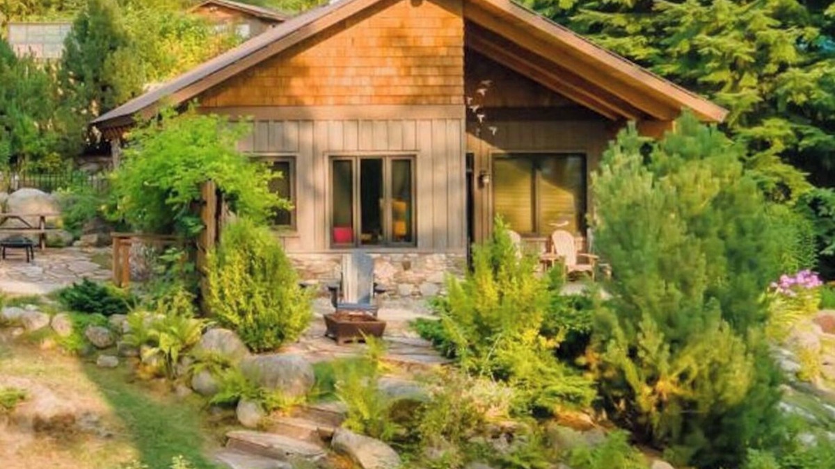 New Denver House | Loki's Cabin at Big Bay Stays