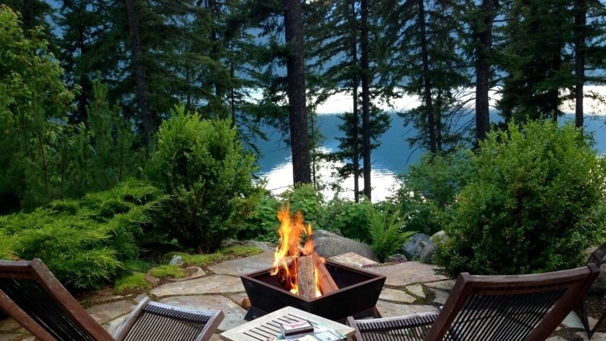 New Denver Cabin | Loki's Lodge - Private and fully appointed cabin on Slocan Lake, West Kootenays
