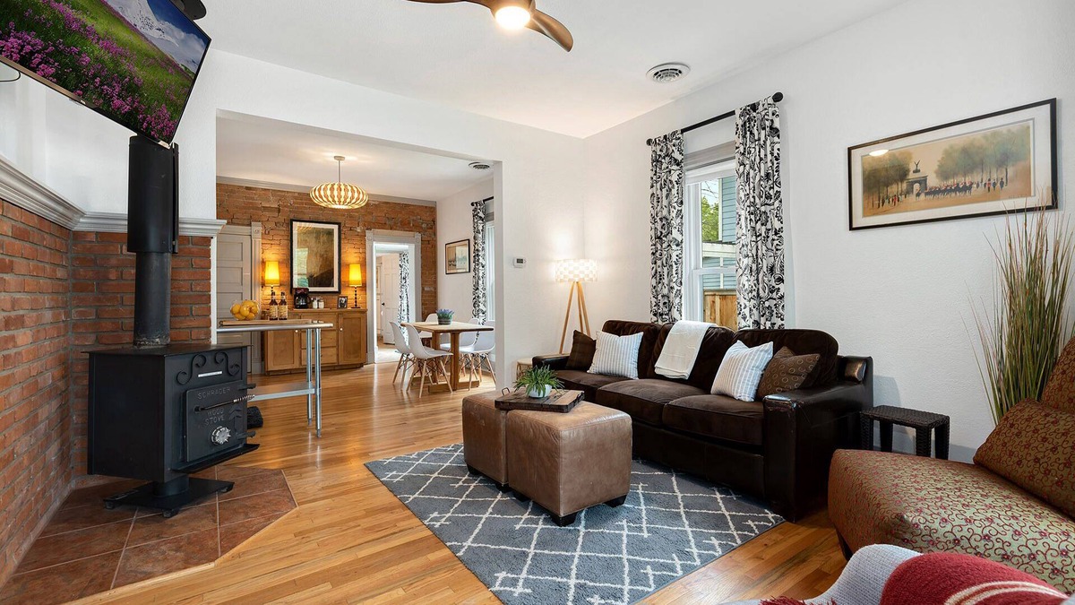 Old Town West House | Lola House! Cozy Comfort, Prime Old Town Location