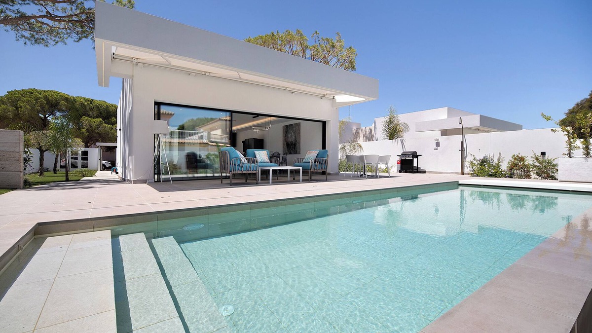 Poblado Sancti Petri Villa | Lola Sea Villa with Private Pool, Gym & Wi-Fi