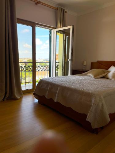 Charneca de Caparica e Sobreda House | Lolik Villa