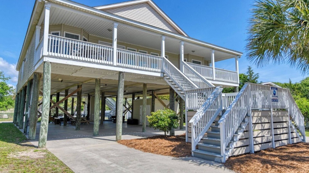 Long Bay Estates House | Lollipops Beach House - Four Bedroom, Three Bath, Private Pool in Long Bay