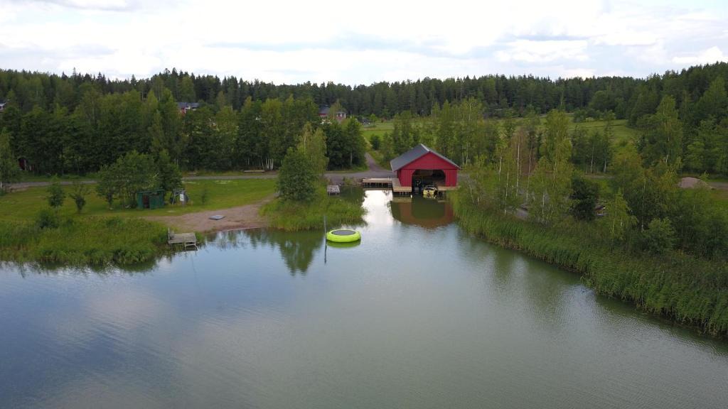 Naantali Ski Chalet | Lomahyppäys