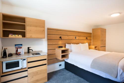 Queenstown Hotel | Lomond Lodge Motel & Apartments