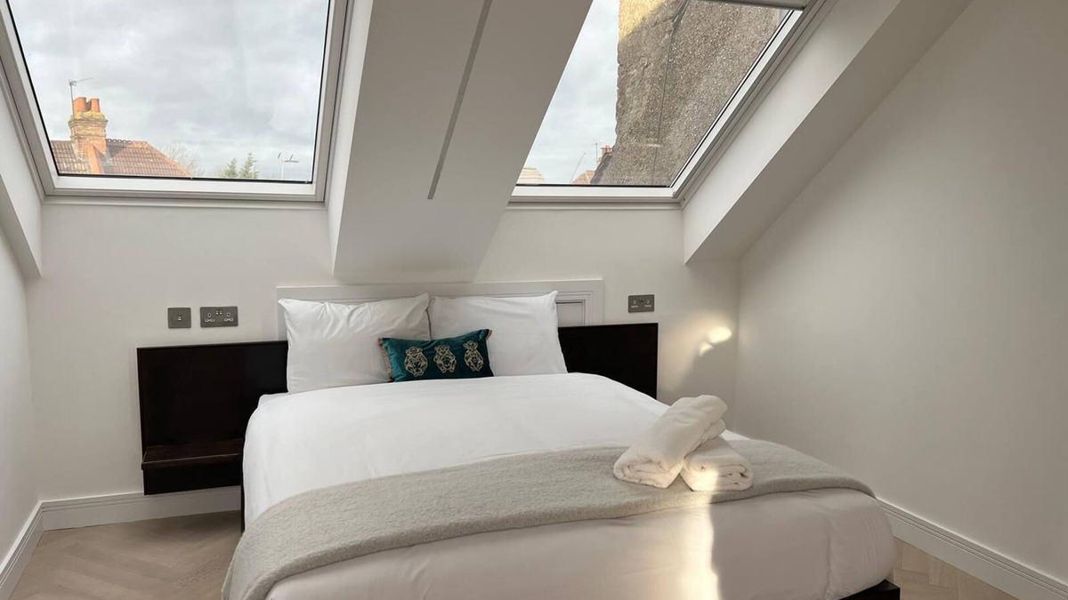 Harrow House | London House with 5 Very Large Ensuite Bedrooms, Excellent Location