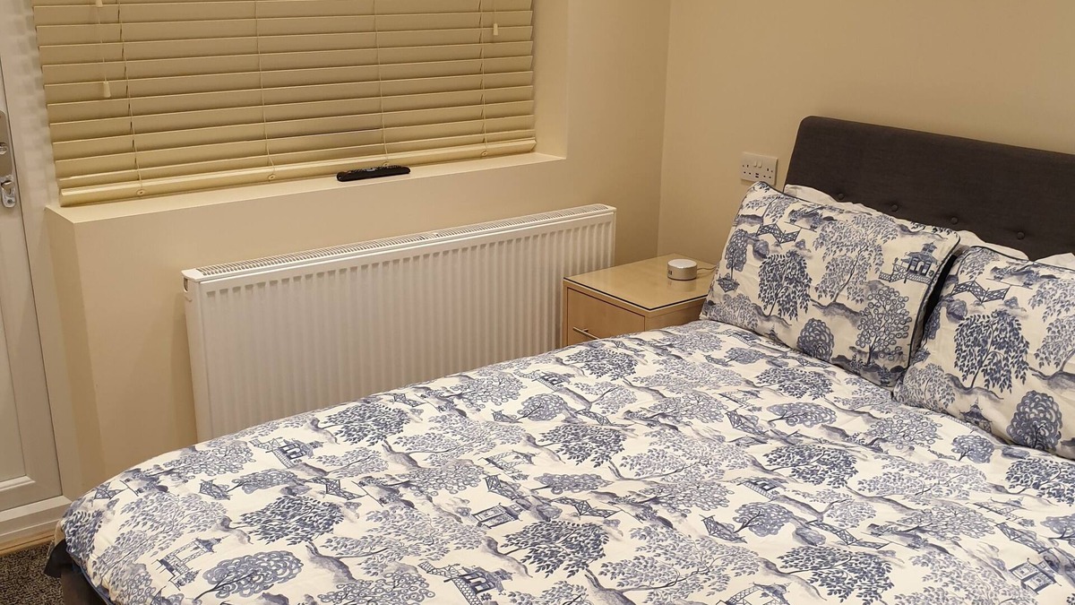 Chiswick Riverside Apartment | London Luxury 1 bed flat 4 mins to Ilford Stn - kitchen
