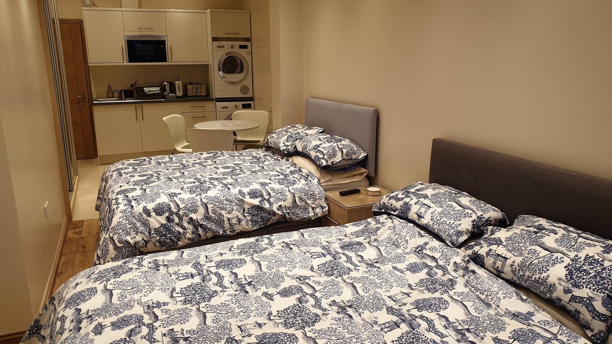 Valentines Apartment | London Luxury 2 bed studio 5 min to Ilford Stn FREE parking