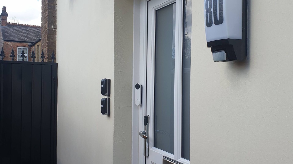 Southgate Apartment | London Luxury 2 Bedroom with Sofas with Lounge AC, Garden Free Parking near Tube