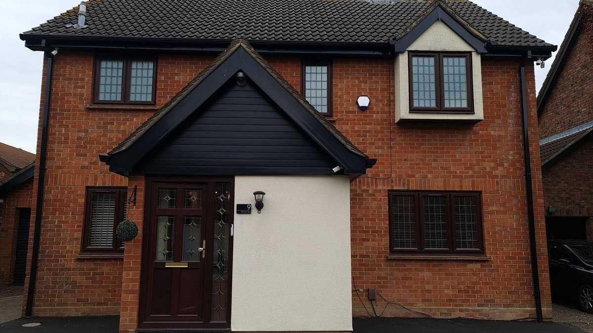 Hainault House | London Luxury 6 Bedroom Large House with 3 Bathrooms Free Parking Close to Tube
