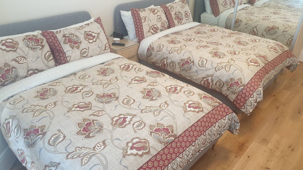 Valentines Apartment | London Luxury Spacious 2 Bedroom Apartment 5 mins from Ilford Stn.