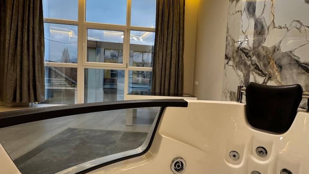 Kukes Hotel | London Restaurant Hotel