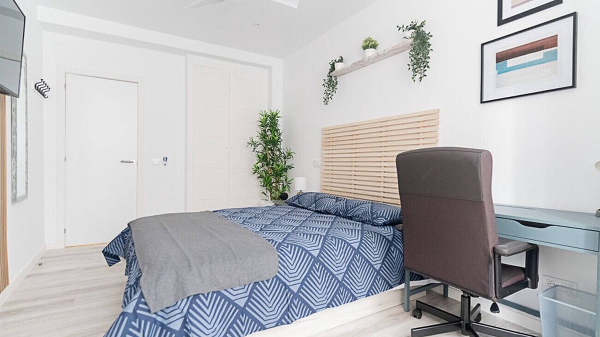 Cotos Bed & Breakfast | London: room with comfort, convenience and shared areas Chamartín - Mauricio Legendre
