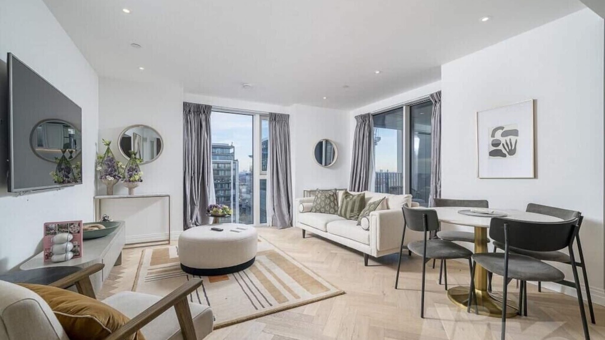 Chelsea Harbour Apartment | London Tower Retreat - Modern 2 Bedroom Apartment