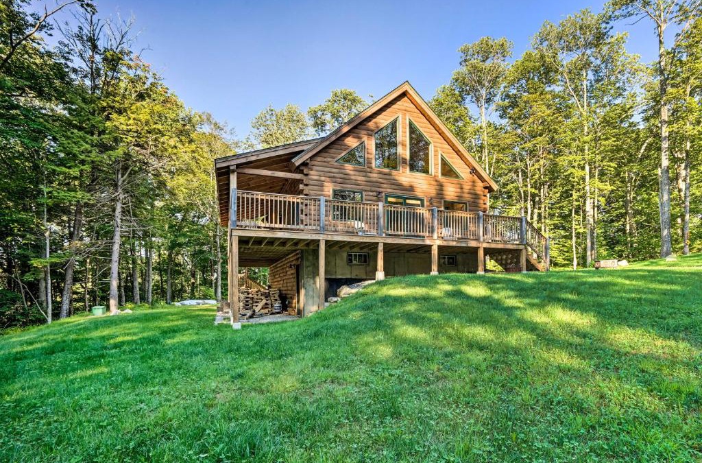 Londonderry House | Londonderry Chalet with Deck, Fire Pit and Views!