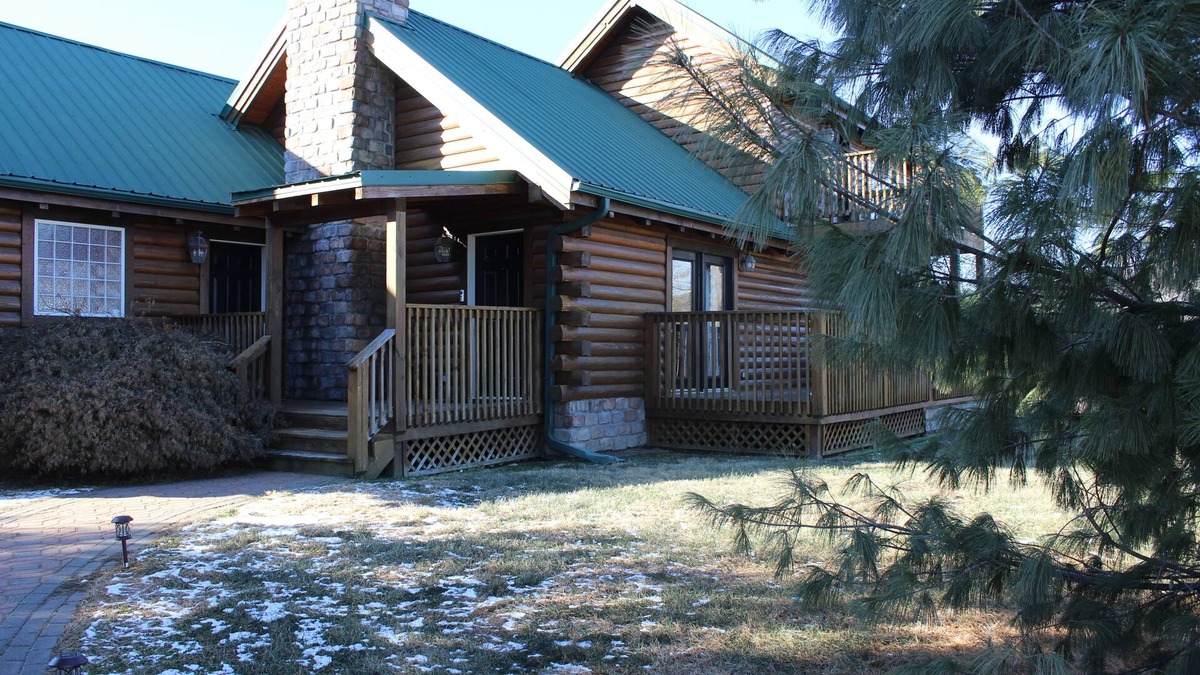 Lee's Summit Cabin | Lone Jack Cabin - Studio Suite