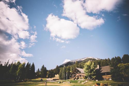Gallatin Gateway Resort | Lone Mountain Ranch
