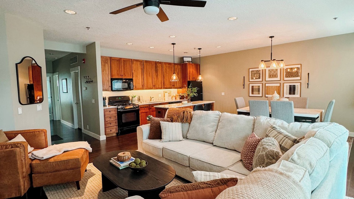 Le Claire Condo | Lone Star Loft on the Mississippi River!