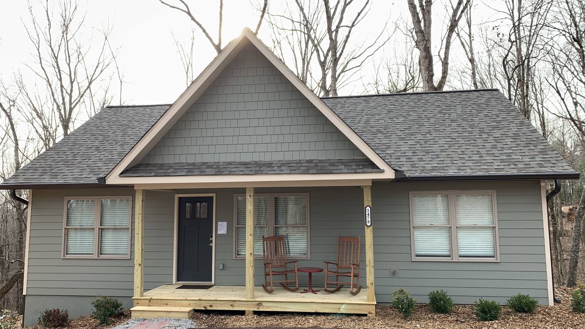 Dahlonega House | LoneBear Cottage1 Historic Dahlonega & Wineries!