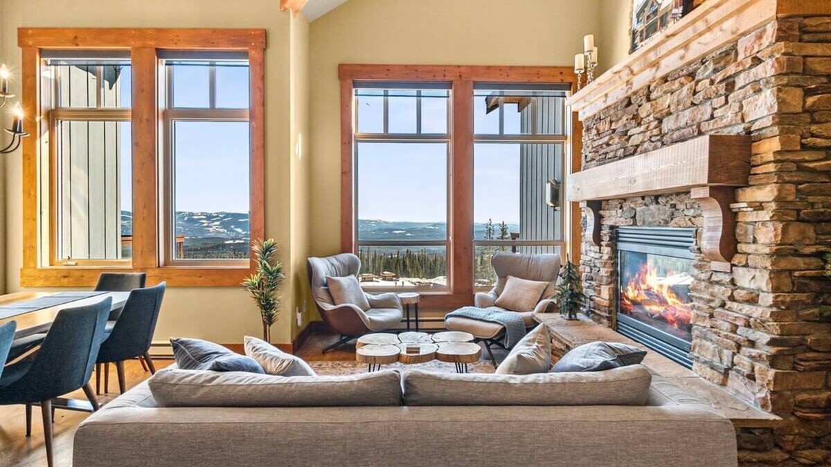 Big White Ski Resort House | Lonestar | Private Hot Tub & Ski In/Ski Out