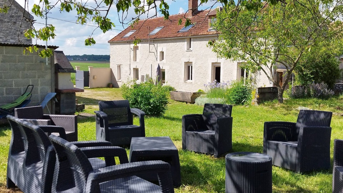 Vermenton House | Longère bourguignonne 200 m2, swimming pool and 5800m2 fenced garden