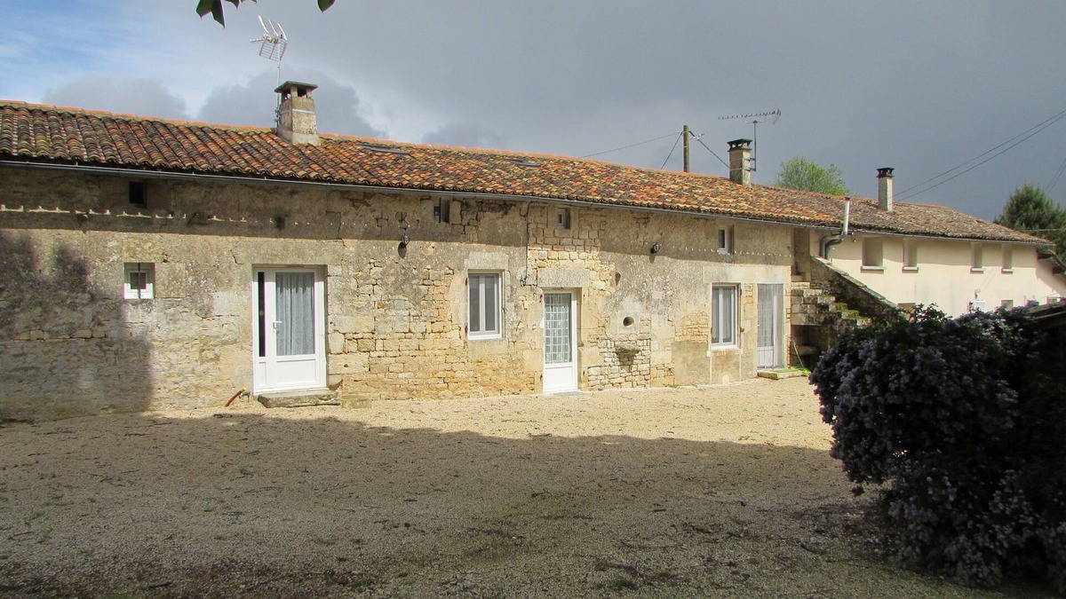 Alloinay House | Longère (traditional long house) in southern Deux Sèvres
