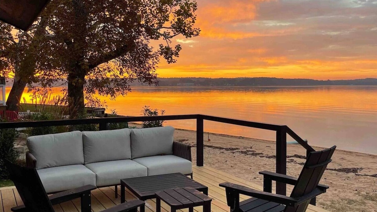 Perryville Cottage | Long Beach Cottage, (romantic couple’s getaway)