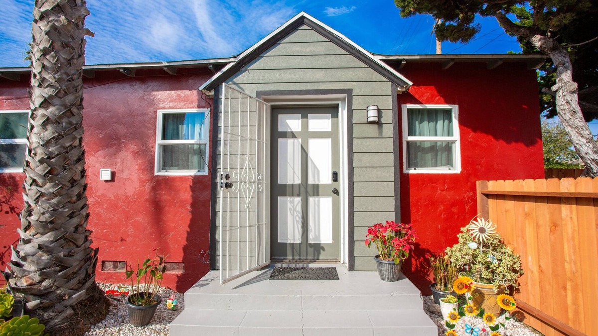 Circle Area Apartment | Long Beach Cozy Retreat Pet Allowed!Washer & Dryer