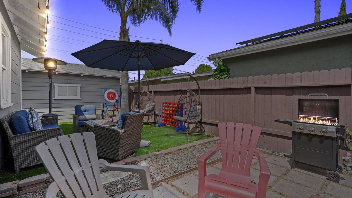 Belmont Heights House | Long Beach Spot Near Disneyland - BBQ, Game Room & Firepit