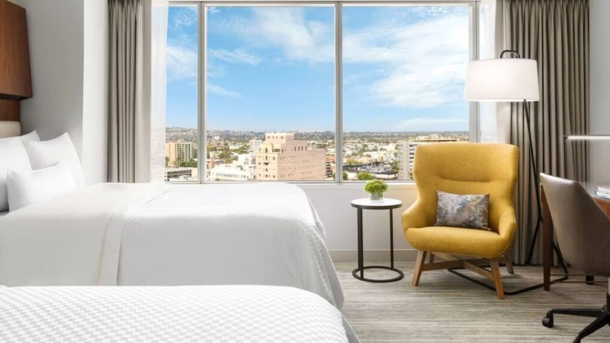 Downtown Long Beach Hotel | Long Beach Stay | 2 Double Beds | Near Downtown & Harbor