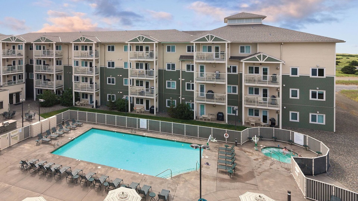 Long Beach Resort | Long Beach, Washington: 1 Bedroom Suite w/Direct Beach Access, Pools & More