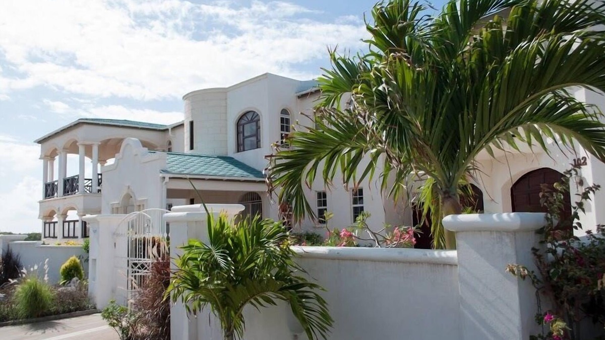 Silver Sands Apartment | Long Breeze Villa - Christ Church