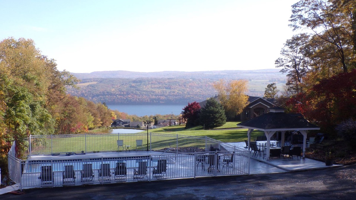 Town of Reading Bed & Breakfast | Long House Manor B And B
