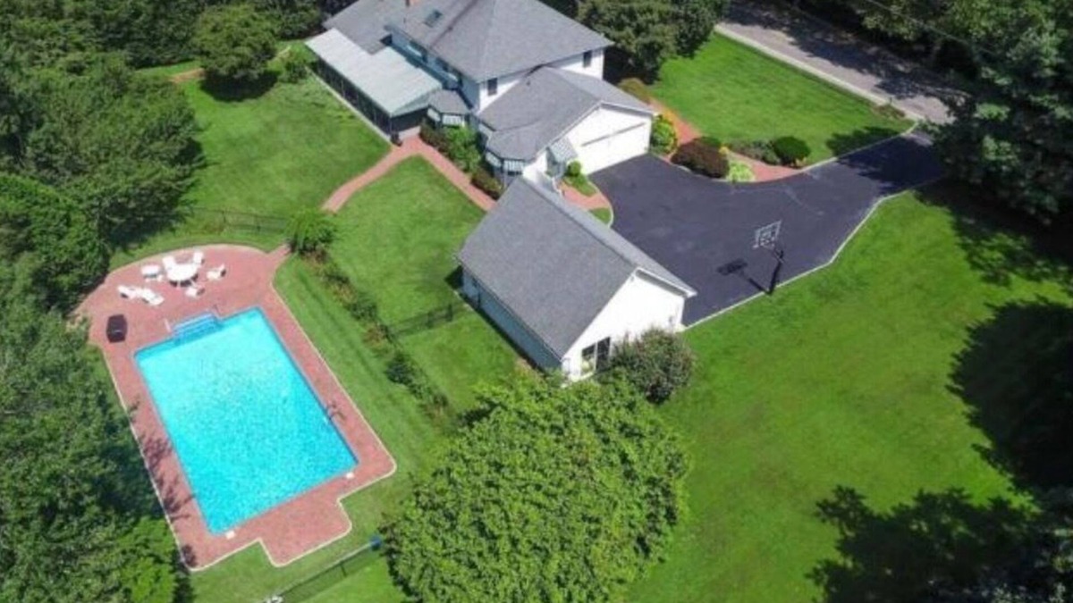 Huntington House | Long Island Estate with Heated Pool 1 Hr from Manhattan