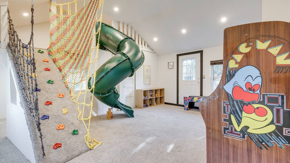 Sayville House | Long Island Vacation Rental: 4 Mi to Beach