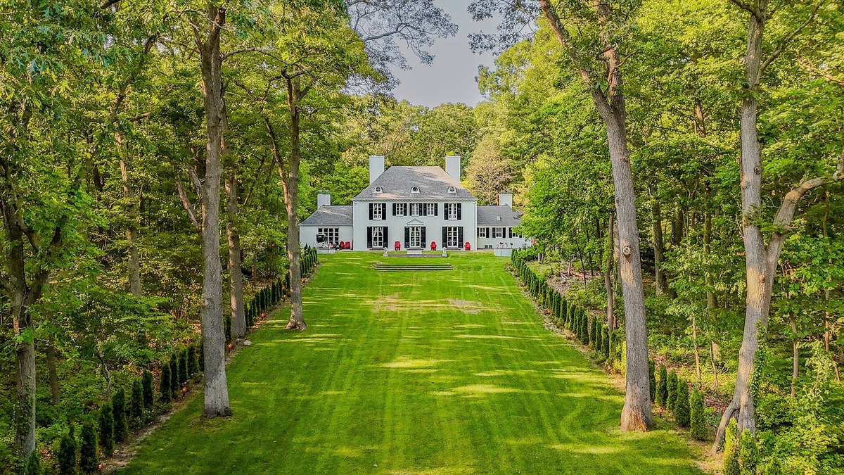 Cold Spring Harbor House | Long Island’s most unique stay! Beautiful home on The Gold Coast.