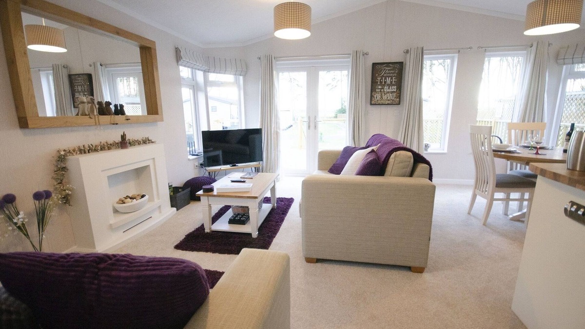 Ryther Apartment | Long Lane Lodge - Lodge with Hot Tub