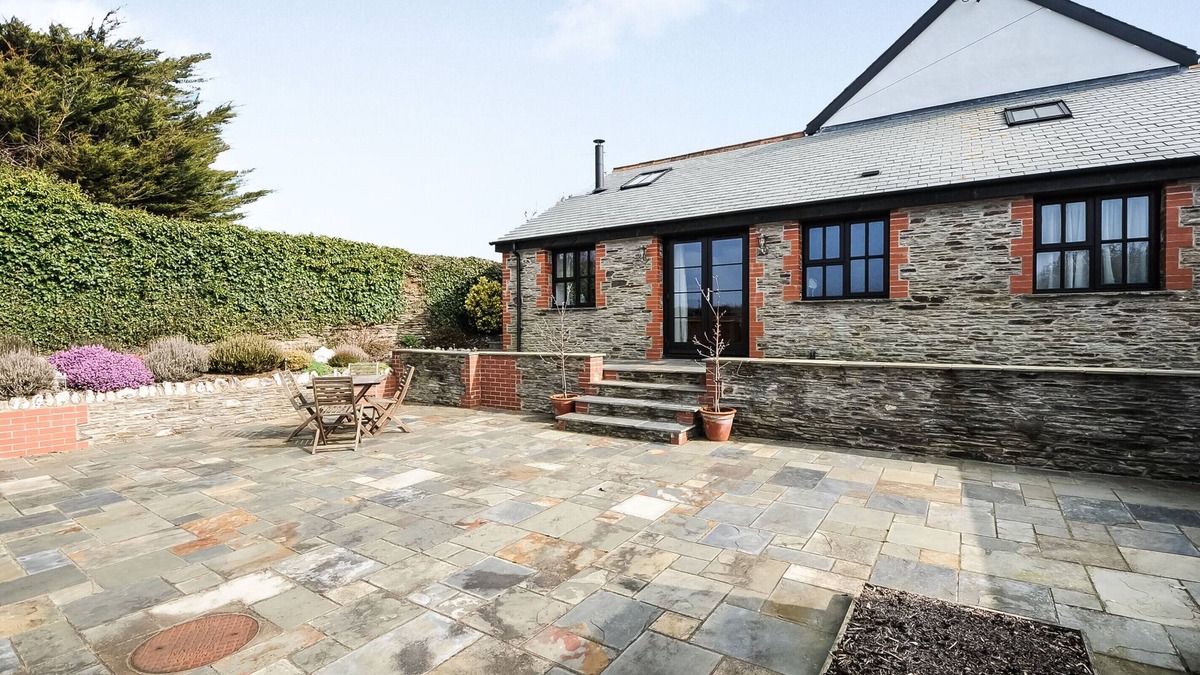 Woolacombe Cottage | Long Linhay is a spacious cottage for 2 with sea views & private, sunny patio.