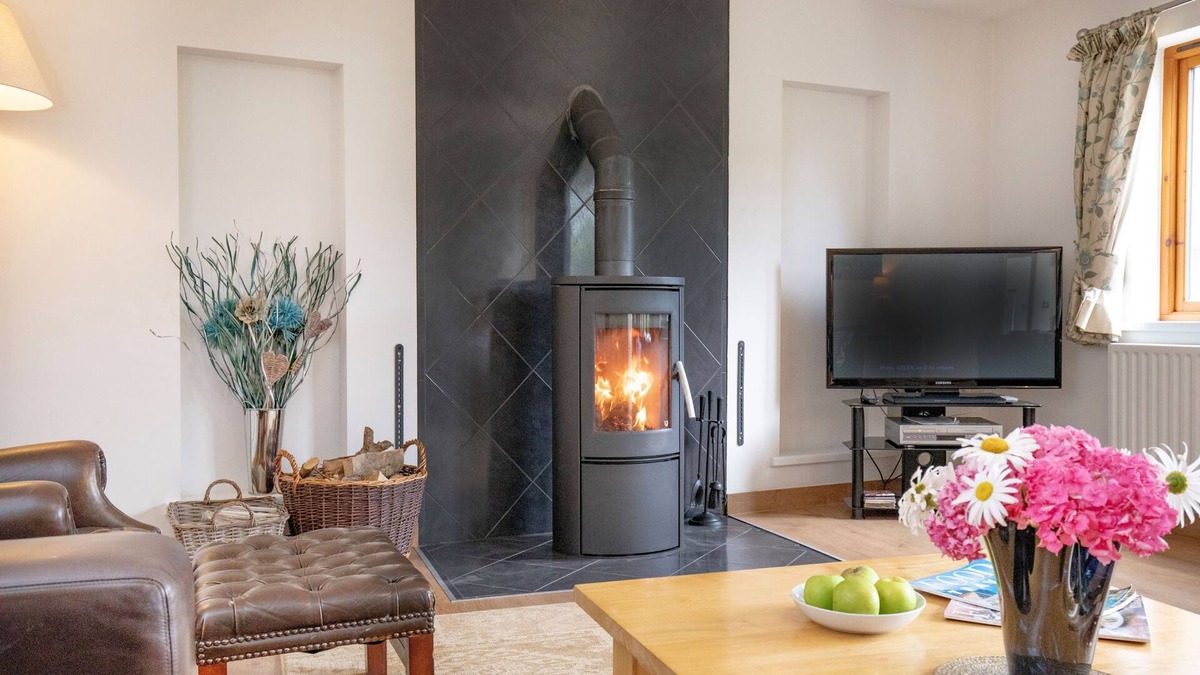 Copplestone House | Long Meadow Barn - sleeps 7 guests in 4 bedrooms
