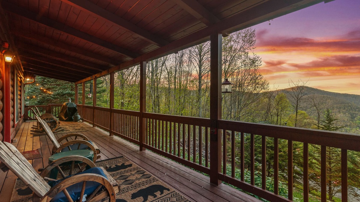 Settlers Ridge Cabin | Long Mtn. Views - Covered Porch - Rockers - Fire Pit - Gated - Clean - 5 Stars!