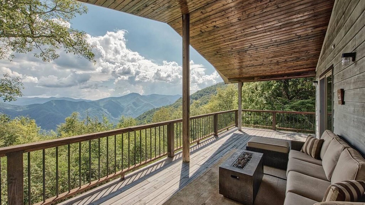 Maggie Valley House | Long Range VIEWS AT 5100 FT! High-Speed Wifi, Pool Table, Large Covered Porch!