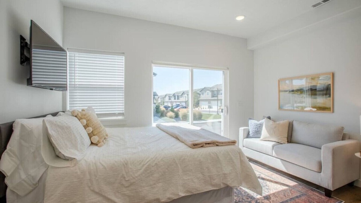 American Fork Condo | Long Stays | Fast Wifi | New Basement Studio