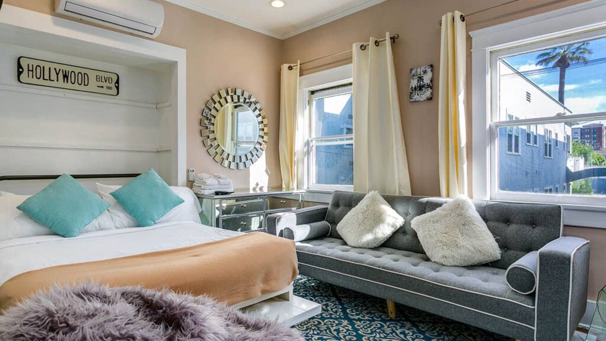 Glendale Apartment | LONG TERM - EXTENDED STAY - ONE Block to City Center. LUX Retro. Free Parking