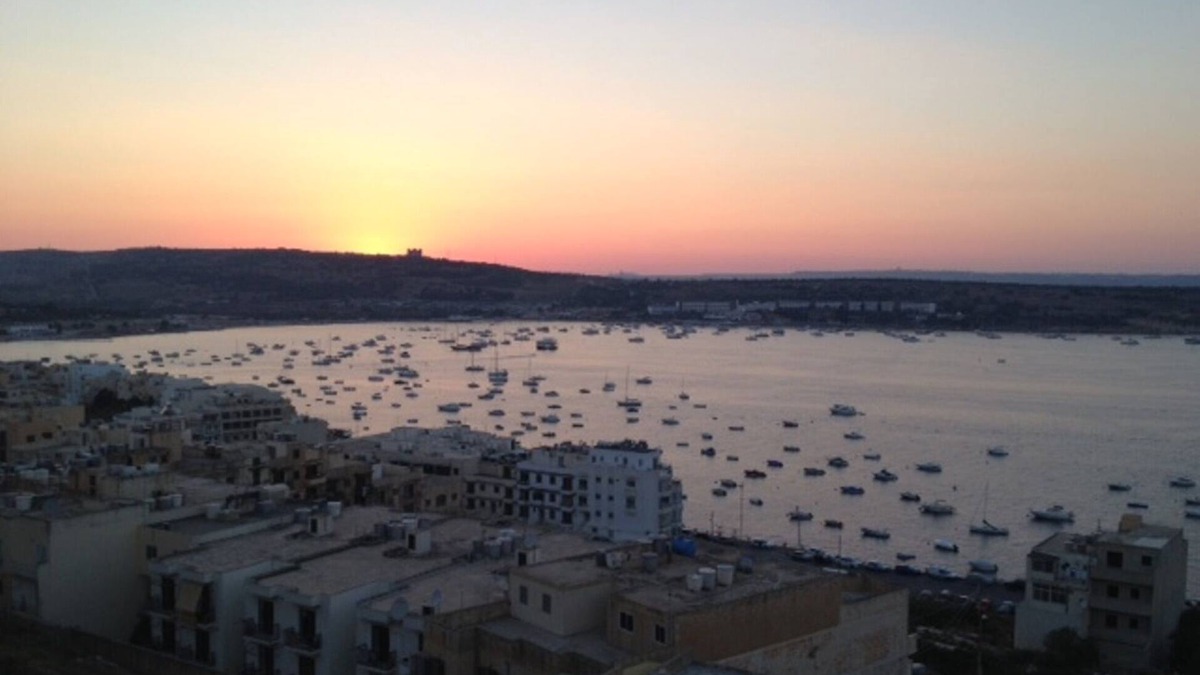 Għadira Apartment | Long-term rental: Bright vacation apartment with spectacular sea views