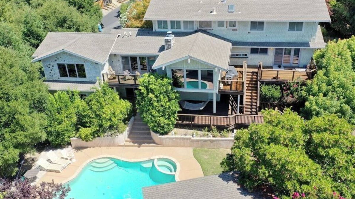 Northwood - Tara House | Long-Term Stay at Lavish & Serene Hilltop Mansion
