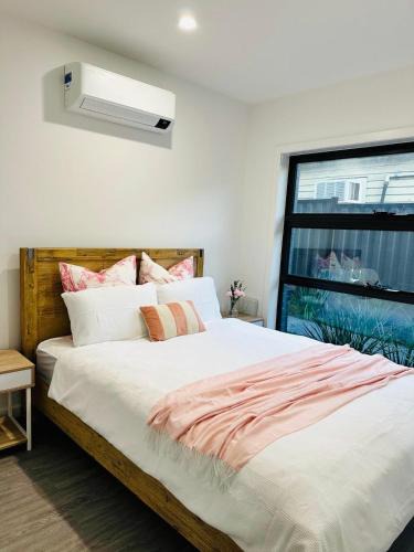 Preston Apartment | Long-Term Stays-2BR Townhouse on Bell Street, Preston, Central & Near Tram, pets welcome