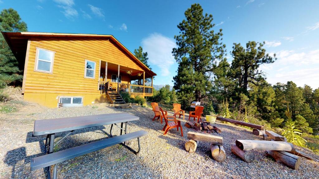 Monticello House | Long View Cabin, Breakfast Deck overlooking the Canyon!