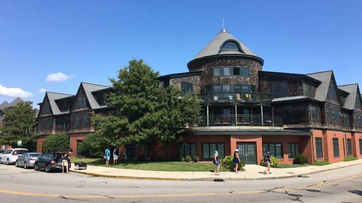 The Point Condo | Long Wharf, Newport Onshore, MORE