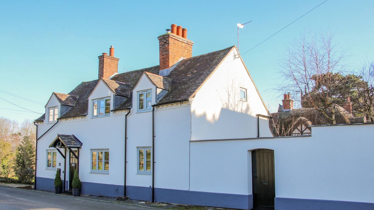 Edgmond House | LONGCOURT COTTAGE, pet friendly in Edgmond, Shropshire
