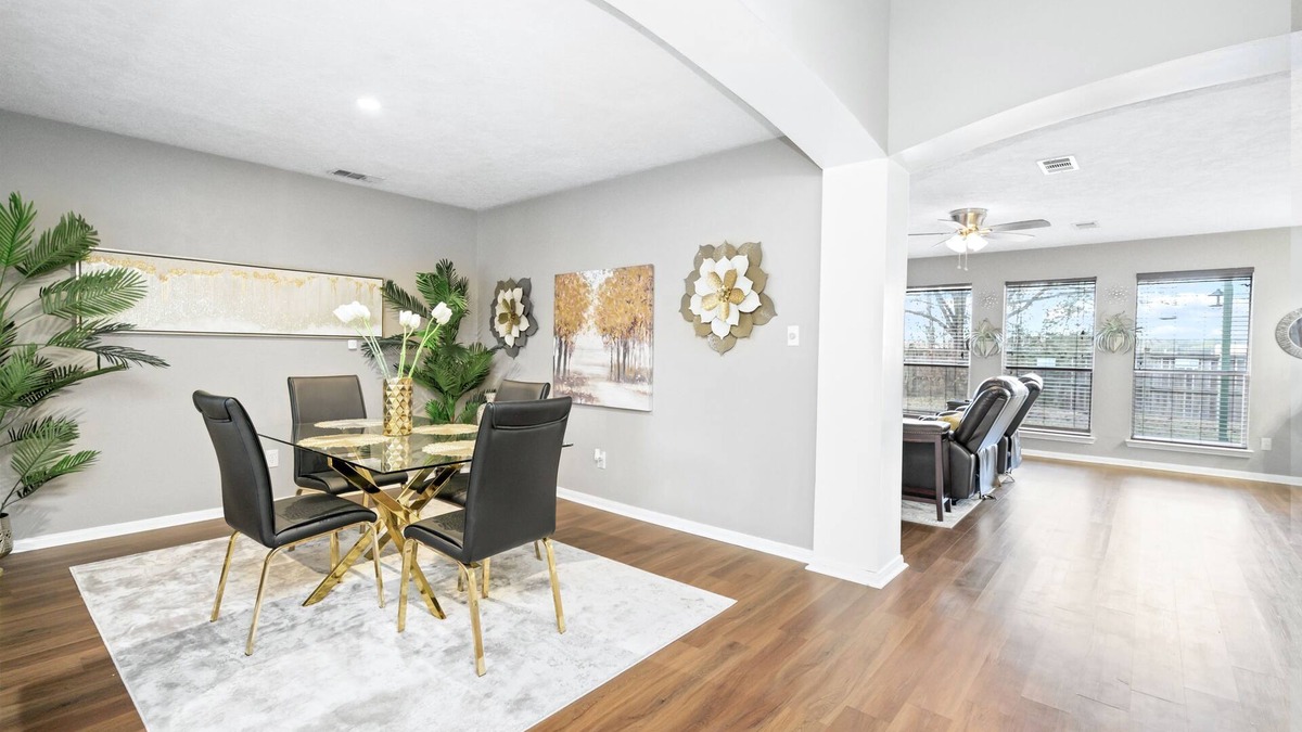 Conroe House | Longer-Term Welcome! Cheerful 1 bedroom Plush Queen Bed!