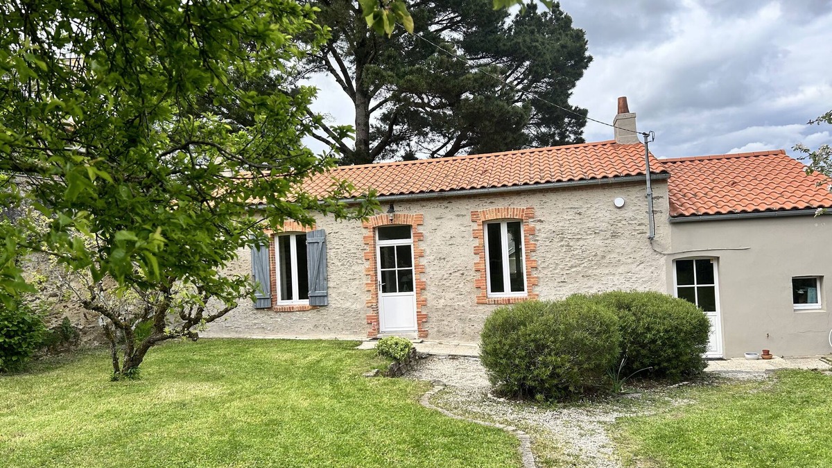 Pornic House | Longère on wooded grounds 2 steps from the port and thalasso (2 bedrooms, bathroom)